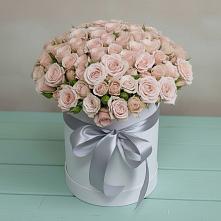 Цветочная композиция из Розы в шляпной коробке в Морозово