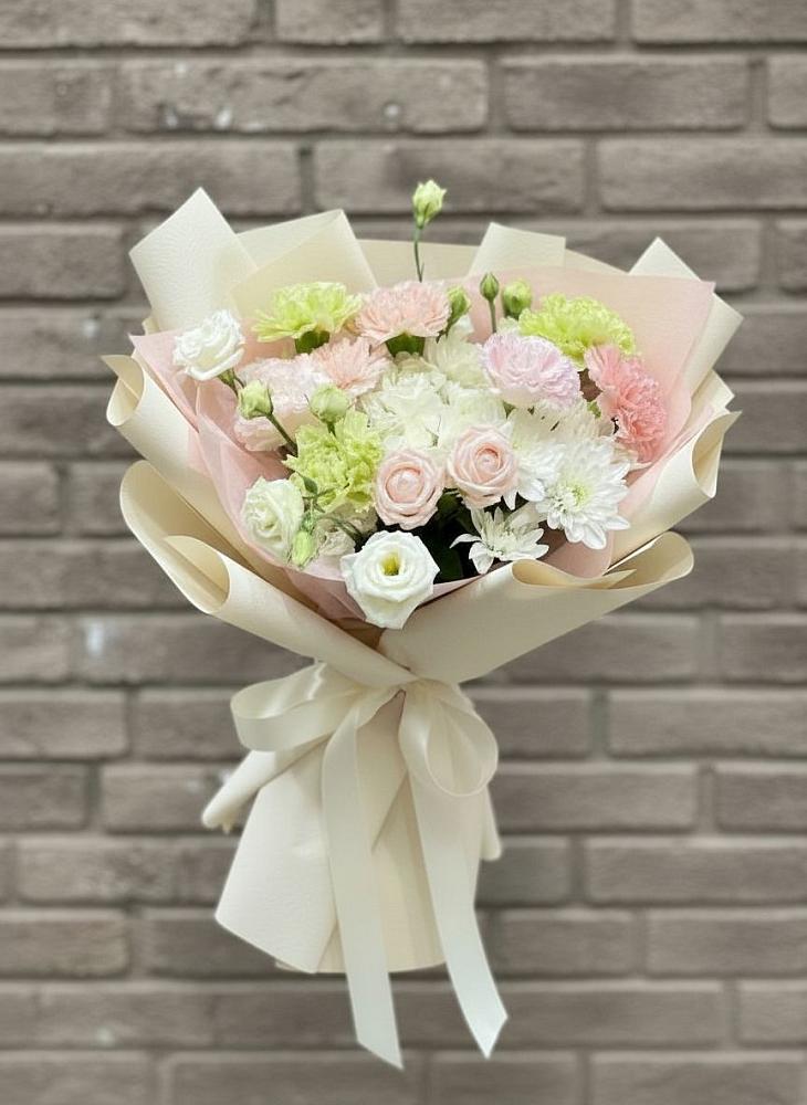 Букет цветов из: Гвоздики, Розы, Лизиантусы и Хризантемы в Морозово