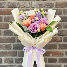 Букет цветов из:  Лизиантусы и Розы в Морозово