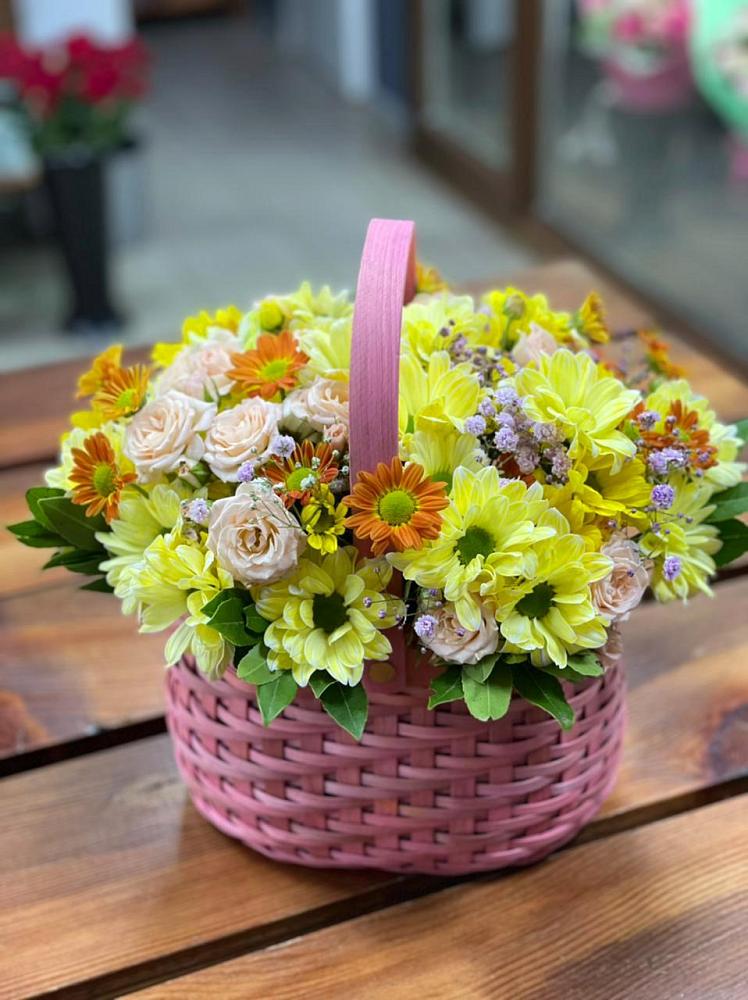 Цветочная композиция из Хризантемы и Розы в корзине в Морозово