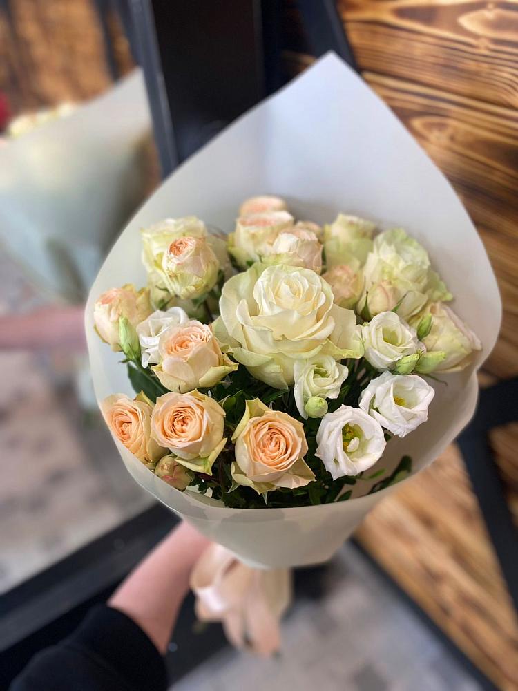 Букет цветов из: Розы и Лизиантусы в Морозово